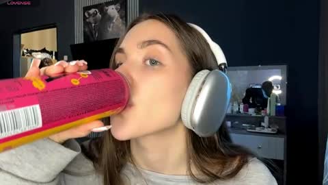 Nia online show from March 30, 3:13 pm