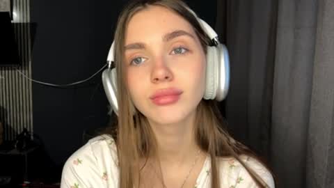 Nia online show from April 7, 3:01 pm