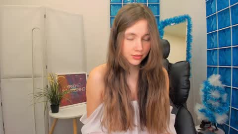 Snapshot of velvet_cherry chatting on December 18, 1:34 pm velvet_cherry online show from December 18, 1:34 pm