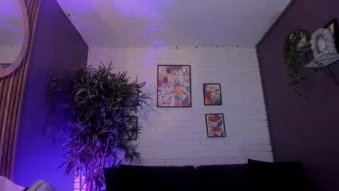 Isabella  online show from December 4, 11:30 am