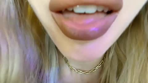 Uma online show from May 13, 8:27 pm