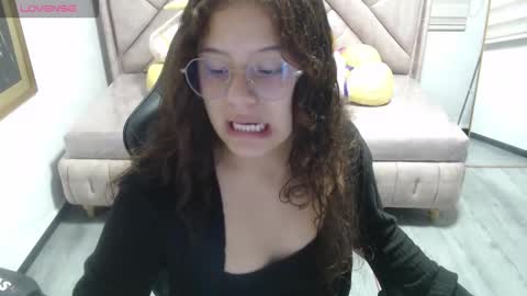 velvet_moon_v online show from January 10, 1:35 pm