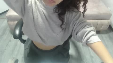 velvet_moon_v online show from March 16, 8:02 pm