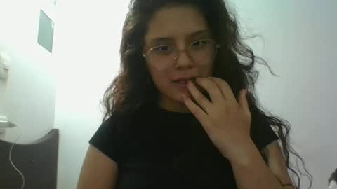 velvet_moon_v online show from April 7, 10:42 pm