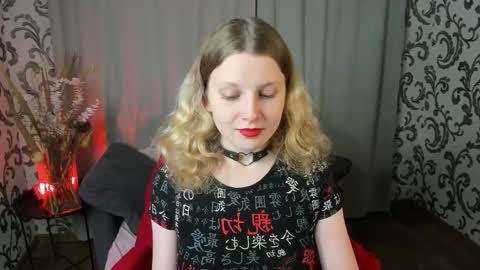 Snapshot of velvet_peach_ chatting on November 27, 10:28 am velvet_peach_ online show from November 27, 10:28 am