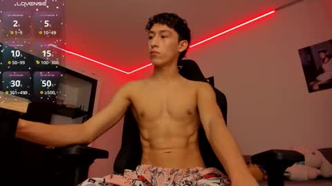 Snapshot of velvet_skyn chatting on December 18, 1:44 am juansito online show from December 18, 1:44 am