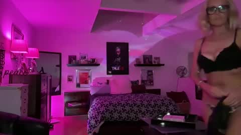 Snapshot of velvetbarbie chatting on January 8, 12:06 am VelvetBarbie online show from January 8, 12:06 am