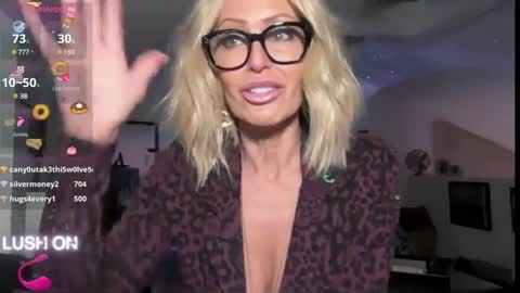 Snapshot of velvetbarbie chatting on January 8, 3:08 am VelvetBarbie online show from January 8, 3:08 am