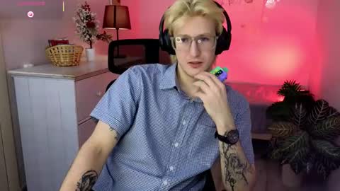 velvetbite online show from January 16, 4:33 pm