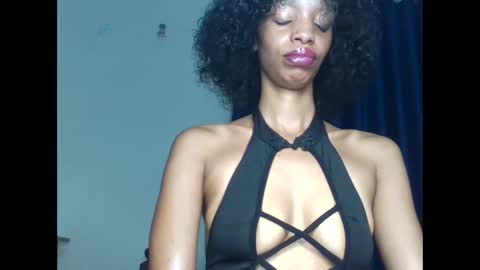 velvetbrownn online show from April 15, 2:40 am