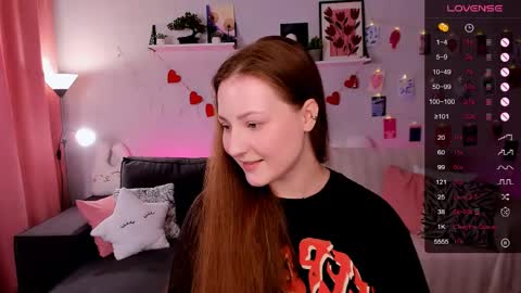 Mia online show from April 17, 9:01 am