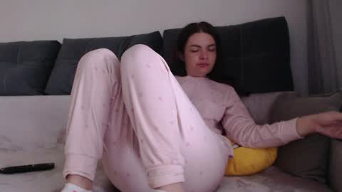 velvetmoon123 online show from March 31, 6:25 am