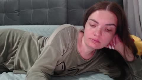 velvetmoon123 online show from April 15, 5:31 pm