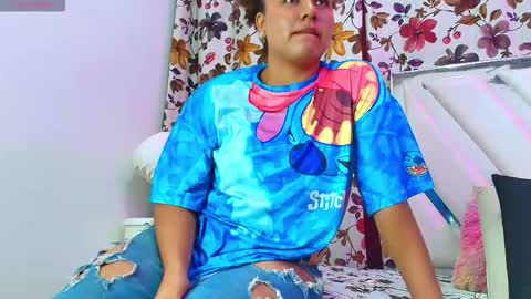 Snapshot of velvetnaughty4u chatting on November 17, 2:23 pm velvetnaughty4u online show from November 17, 2:23 pm