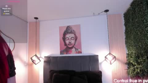 velvetscarlett online show from April 13, 11:59 am