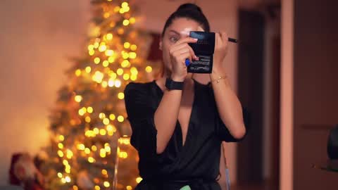 Snapshot of velvettangel chatting on December 10, 10:38 am Adalline online show from December 10, 10:38 am