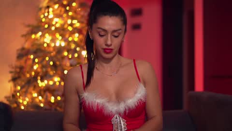 Snapshot of velvettangel chatting on December 18, 5:00 pm Adalline online show from December 18, 5:00 pm