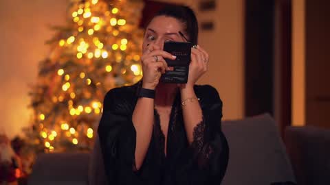 Snapshot of velvettangel chatting on December 19, 4:45 am Adalline online show from December 19, 4:45 am