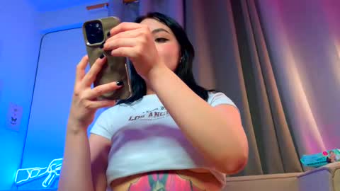 Snapshot of velvetvibes_ chatting on June 2, 2:35 am velvetvibes_ online show from June 2, 2:35 am