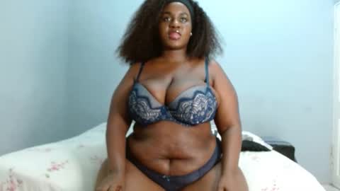 velvetychocolate1 online show from April 17, 1:41 am