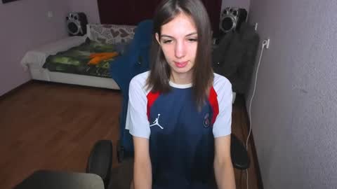 Snapshot of veneradi615 chatting on February 22, 3:58 pm veneradi615 online show from February 22, 3:58 pm