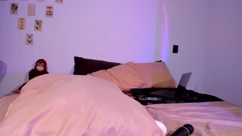 Lanna   online show from April 3, 10:08 pm