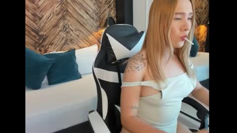 V E N U S  online show from November 5, 7:25 pm