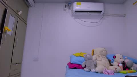 vennuss01 online show from March 30, 3:46 pm