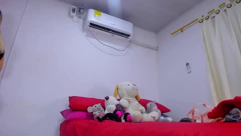 vennuss01 online show from April 7, 12:27 pm