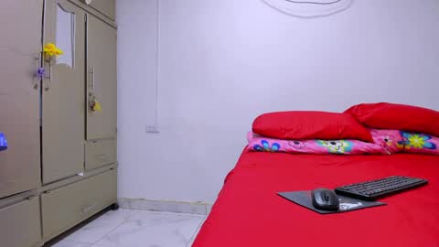 vennuss01 online show from April 11, 7:07 pm