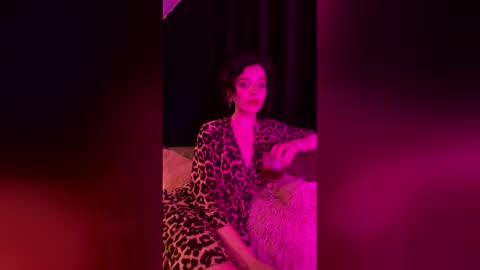 Snapshot of venom_goddess chatting on February 19, 9:00 pm venom_goddess online show from February 19, 9:00 pm