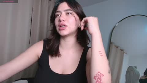 Snapshot of venus_art11 chatting on August 2, 4:44 am venus_art11 online show from August 2, 4:44 am