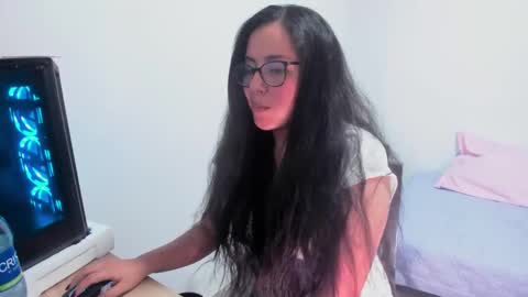 Snapshot of venus_cat_ chatting on October 18, 9:15 pm Venus online show from October 18, 9:15 pm