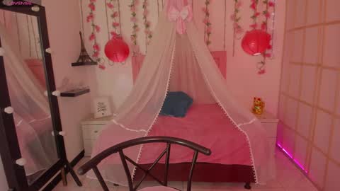 Snapshot of venus_latin_01 chatting on January 28, 1:05 pm Mary online show from January 28, 1:05 pm