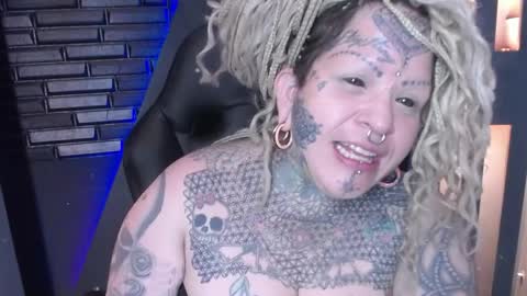 Snapshot of venus_rock chatting on April 24, 2:08 pm Venus Ink online show from April 24, 2:08 pm