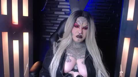 Snapshot of venus_rock chatting on May 4, 3:19 pm Venus Ink online show from May 4, 3:19 pm