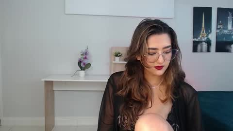 Mia online show from October 28, 1:14 pm