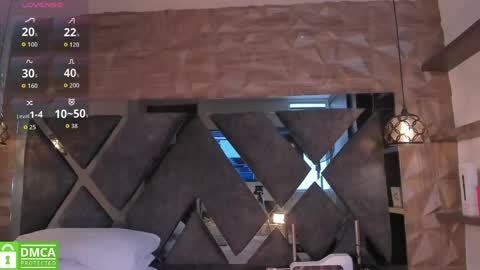 Snapshot of venus_velez chatting on April 23, 12:04 pm Venus online show from April 23, 12:04 pm