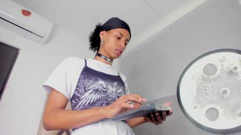 venuss_03 online show from April 8, 3:28 am