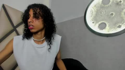 venuss_03 online show from April 12, 3:33 am