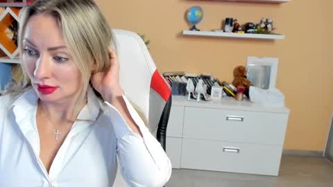Snapshot of veola_new chatting on March 3, 3:41 am Violetta online show from March 3, 3:41 am