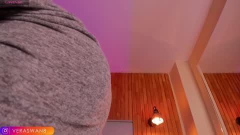 Snapshot of veraswan1 chatting on December 7, 3:04 am veraswan1 online show from December 7, 3:04 am