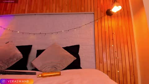 Snapshot of veraswan1 chatting on January 1, 7:52 am veraswan1 online show from January 1, 7:52 am