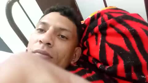 Snapshot of vergara914486 chatting on October 6, 1:25 am vergara914486 online show from October 6, 1:25 am