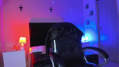 Snapshot of vergil_noir chatting on May 6, 5:03 am vergil_noir online show from May 6, 5:03 am