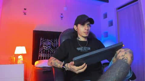 Snapshot of vergil_noir chatting on May 9, 4:39 am vergil_noir online show from May 9, 4:39 am