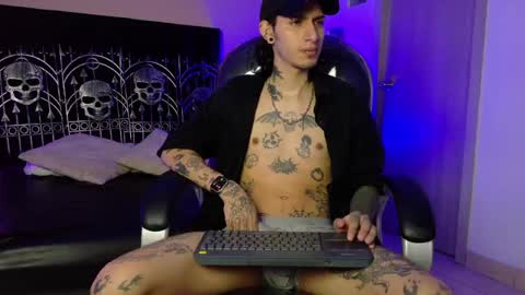 Snapshot of vergil_noir chatting on June 4, 4:18 am vergil_noir online show from June 4, 4:18 am