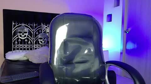 Snapshot of vergil_noir chatting on June 6, 5:23 am vergil_noir online show from June 6, 5:23 am