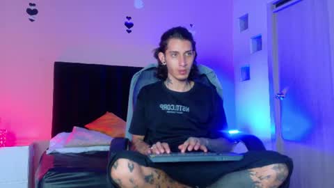 Snapshot of vergil_noir chatting on July 10, 5:01 am vergil_noir online show from July 10, 5:01 am
