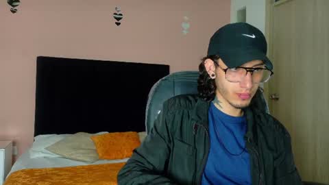 Snapshot of vergil_noir chatting on July 12, 4:25 am vergil_noir online show from July 12, 4:25 am